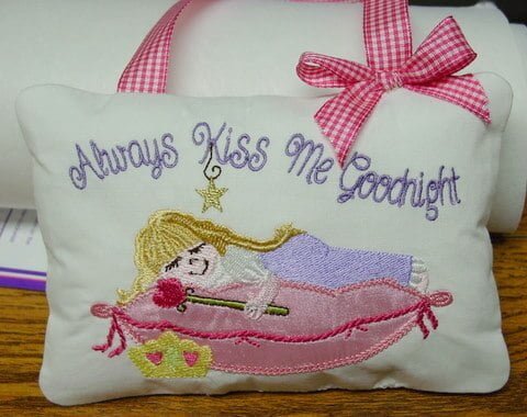 Kiss Me: Italian | Machine Embroidery Designs