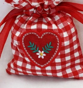 Applique Folkloric Heart (4×4)