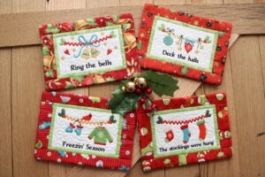 Holly Mug Rug Set